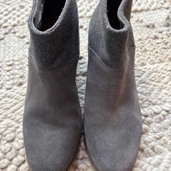 Barely worn TOMS gray suede/wool ankle heeled boot - Picture 4 of 5